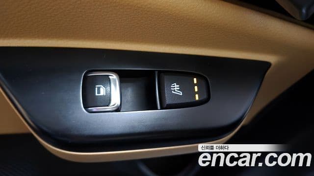 Kia Carnival 2022 — ფოტო 17/20
