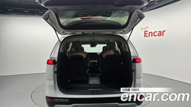Kia Carnival 2022 — фото 20 из 20