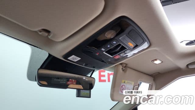 Kia Carnival 2022 — ფოტო 17/20