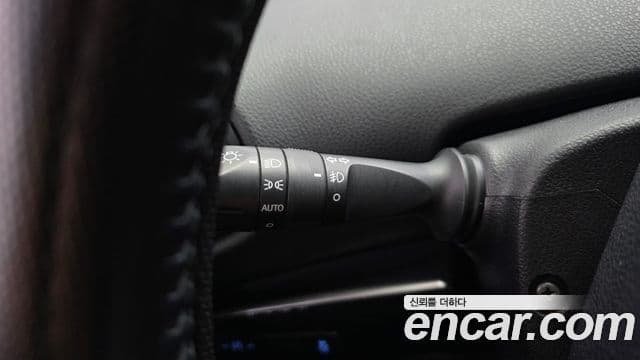 Toyota Prius 2018 — Şəkil 16/20