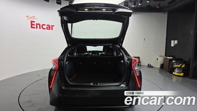 Toyota Prius 2018 — Şəkil 7/20