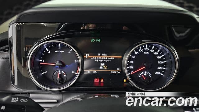 Kia Carnival 2022 — Şəkil 8/20