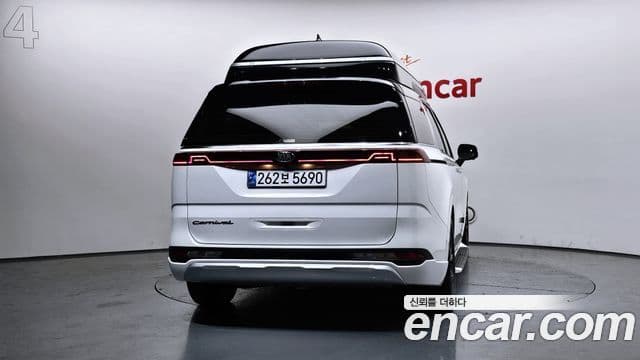Kia Carnival 2021 — ფოტო 4/20