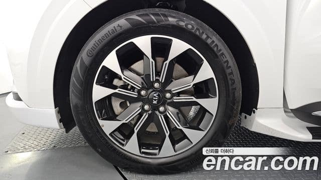 Kia Carnival 2021 — фото 5 из 20