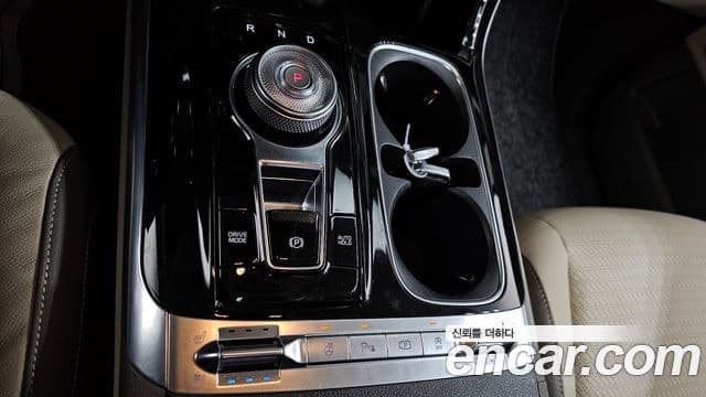 Kia Carnival 2021 — фото 9 из 20