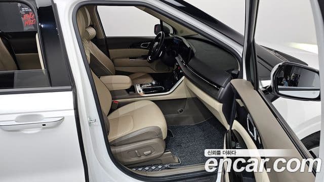 Kia Carnival 2021 — ფოტო 11/20