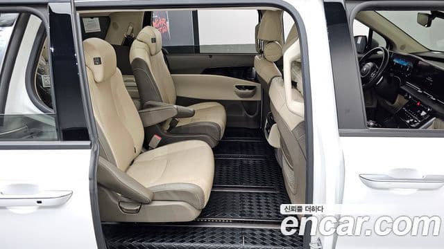 Kia Carnival 2021 — ფოტო 12/20