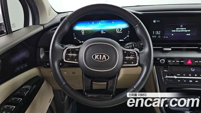Kia Carnival 2021 — ფოტო 13/20
