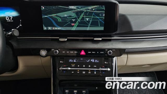 Kia Carnival 2021 — ფოტო 14/20