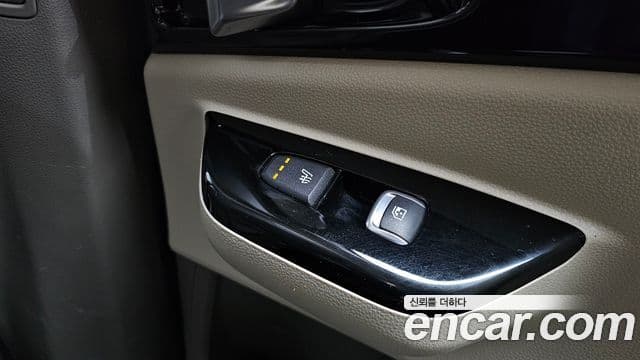 Kia Carnival 2021 — ფოტო 18/20