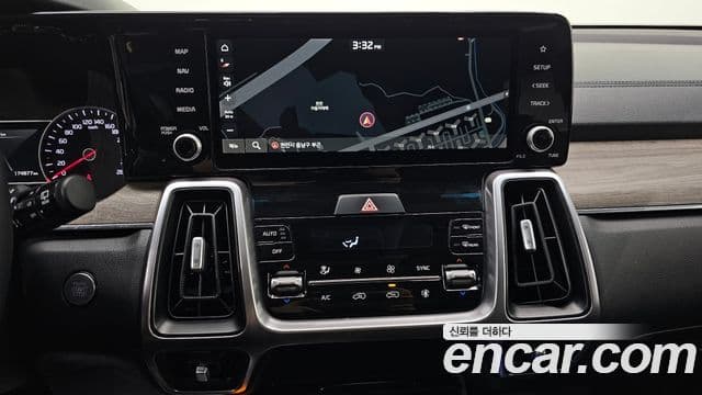 Kia Sorento 2022 — ფოტო 16/20