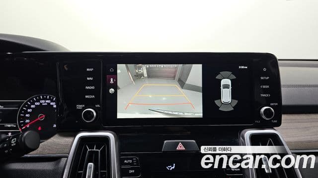 Kia Sorento 2022 — ფოტო 17/20