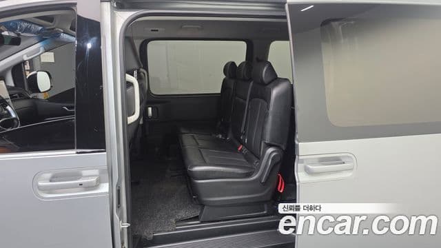 Hyundai Staria 2021 — Photo 16/20