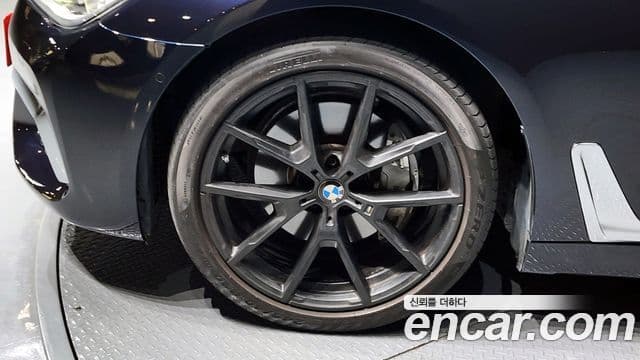 BMW 7 Series 2018 — ფოტო 4/19