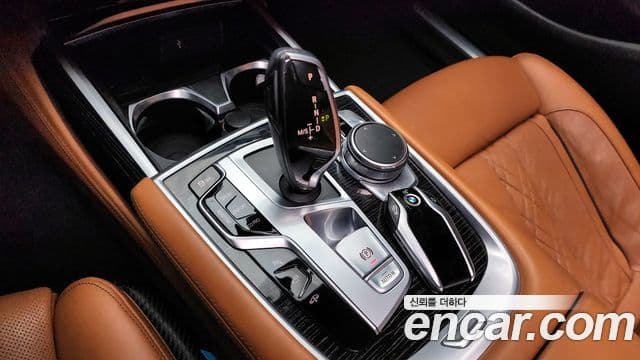 BMW 7 Series 2018 — ფოტო 6/19