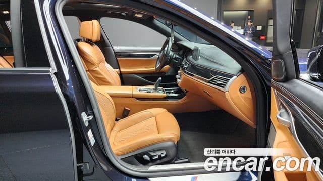 BMW 7 Series 2018 — ფოტო 7/19