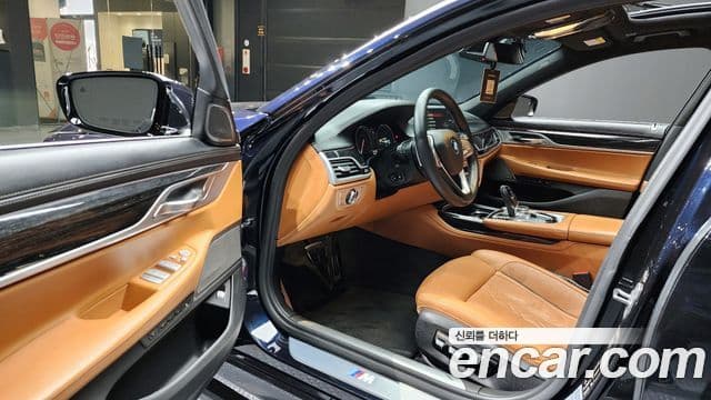 BMW 7 Series 2018 — ფოტო 10/19