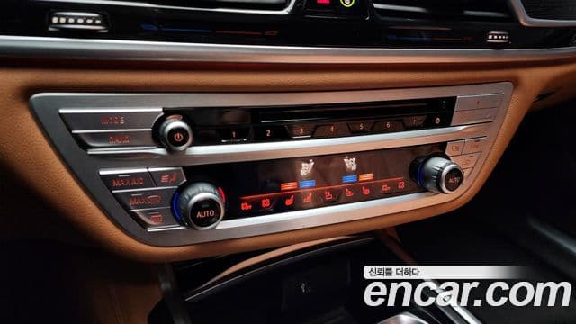 BMW 7 Series 2018 — ფოტო 15/19