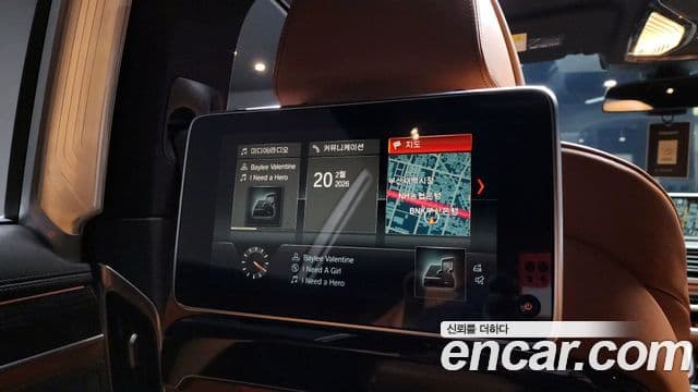 BMW 7 Series 2018 — ფოტო 17/19