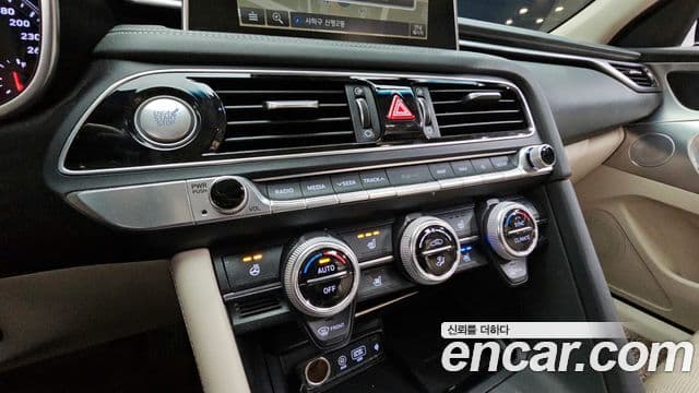 Genesis G70 2018 — ფოტო 15/20