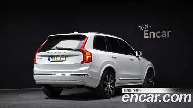 Volvo XC90 2022 — ფოტო 2/20