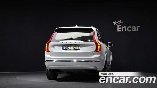 Volvo XC90 2022 — ფოტო 4/20