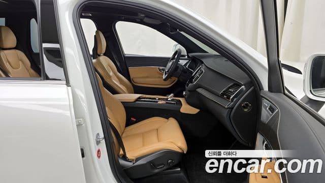 Volvo XC90 2022 — ფოტო 11/20