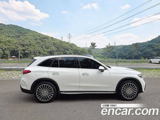 Mercedes-Benz GLC-Class 2023 — Photo 3/20