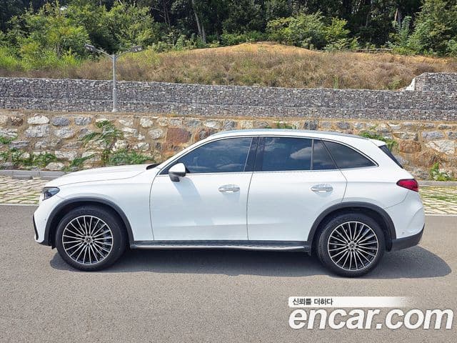 Mercedes-Benz GLC-Class 2023 — Photo 16/20