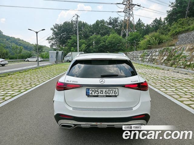 Mercedes-Benz GLC-Class 2023 — Photo 18/20