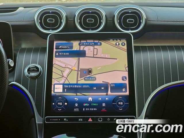 Mercedes-Benz GLC-Class 2023 — Photo 12/20