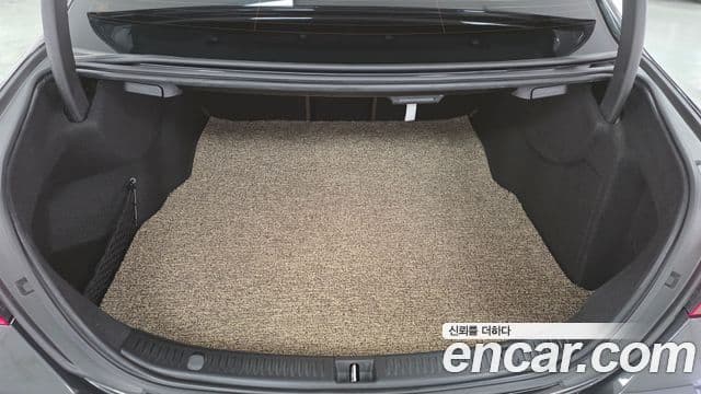 Mercedes-Benz E-Class 2021 — Фото 11/17