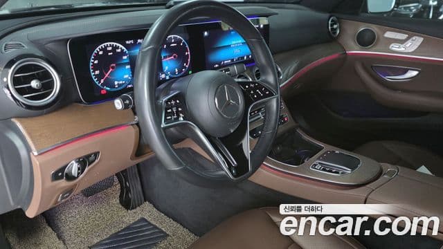 Mercedes-Benz E-Class 2021 — Фото 13/17