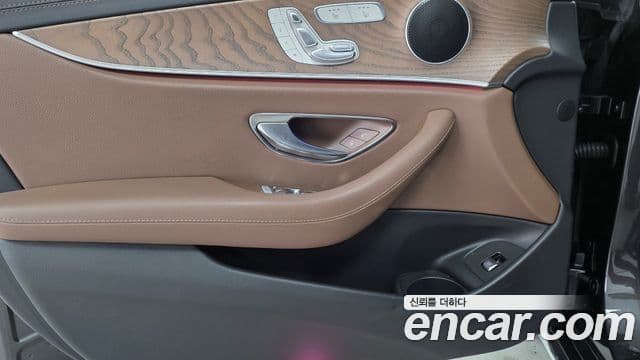 Mercedes-Benz E-Class 2021 — Фото 15/17