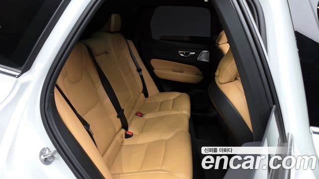 Volvo XC60 2024 — Şəkil 12/20