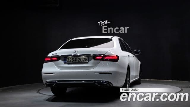 Mercedes-Benz E-Class 2021 — ფოტო 4/20