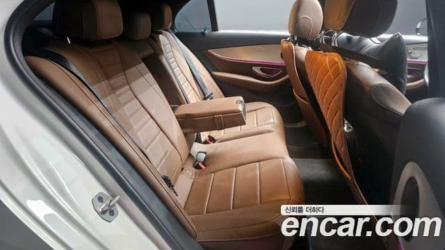 Mercedes-Benz E-Class 2021 — ფოტო 12/20