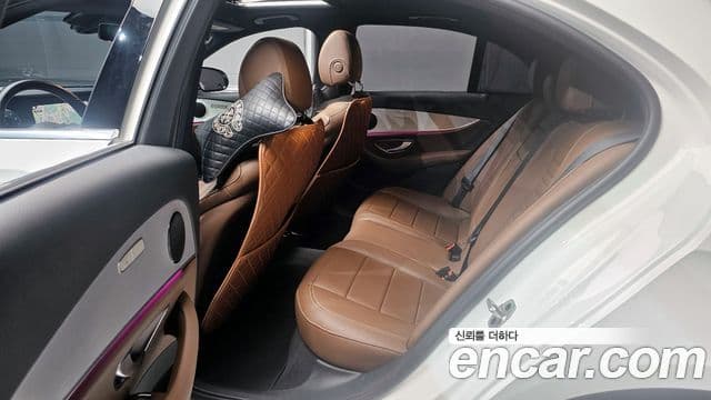 Mercedes-Benz E-Class 2021 — ფოტო 13/20