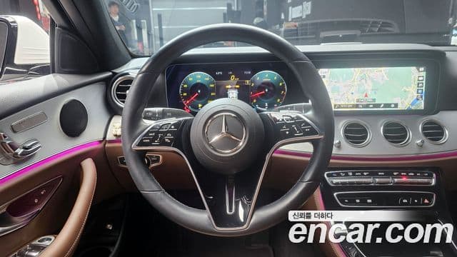 Mercedes-Benz E-Class 2021 — ფოტო 14/20