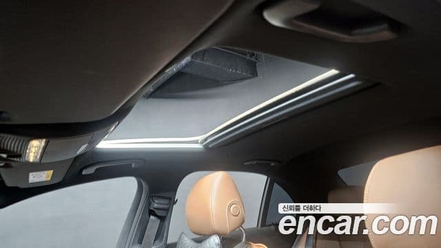 Mercedes-Benz E-Class 2021 — ფოტო 18/20