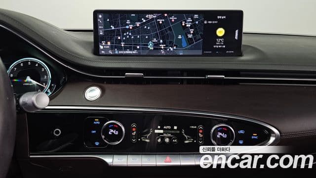 Genesis GV70 2021 — ფოტო 14/20