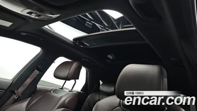 Genesis GV70 2021 — ფოტო 18/20