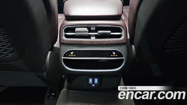 Genesis GV70 2021 — ფოტო 19/20