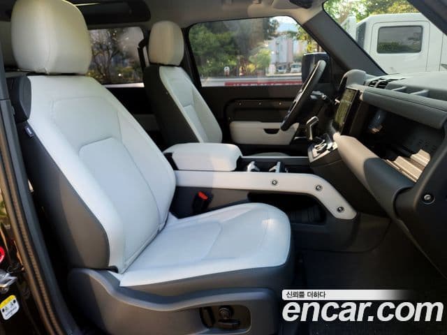 Land Rover Defender 2025 — ფოტო 15/20