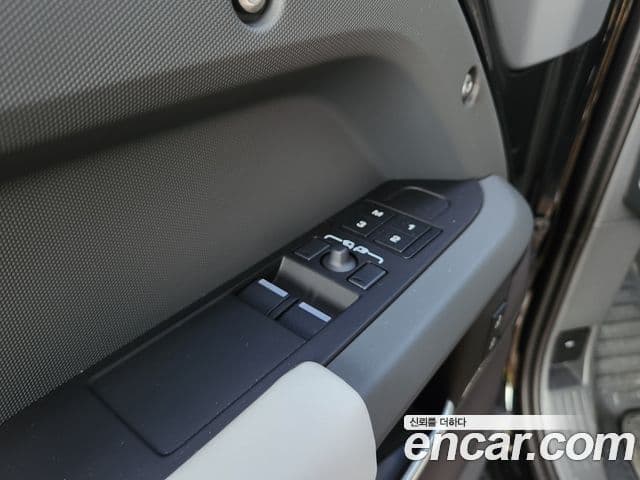 Land Rover Defender 2025 — ფოტო 19/20