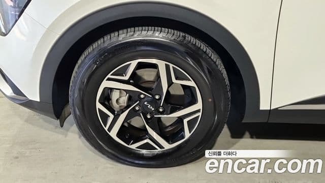 Kia Sportage 2022 — ფოტო 5/18