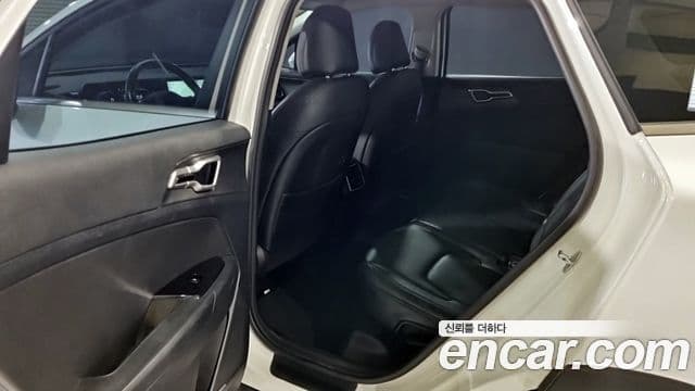 Kia Sportage 2022 — ფოტო 7/18
