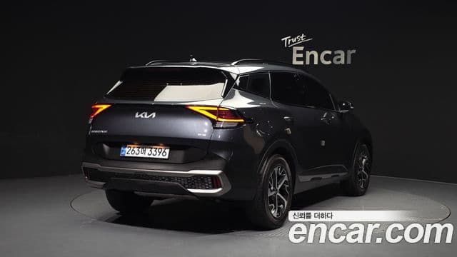 Kia Sportage 2021 — Фото 1/20