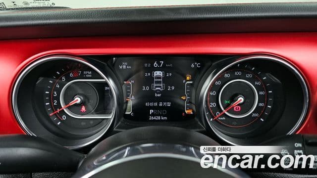 Jeep Wrangler 2022 — Şəkil 8/20