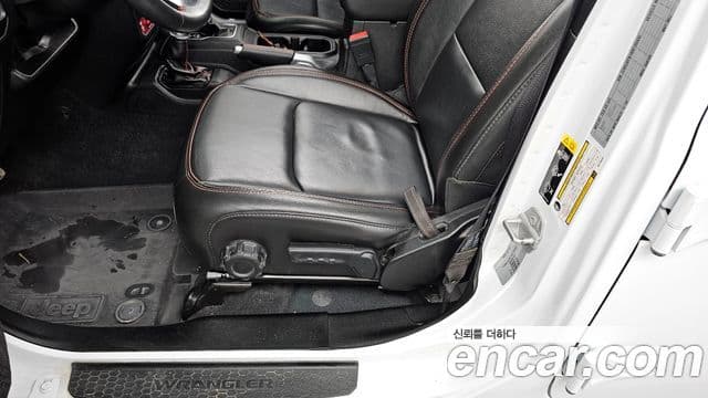 Jeep Wrangler 2022 — Şəkil 18/20